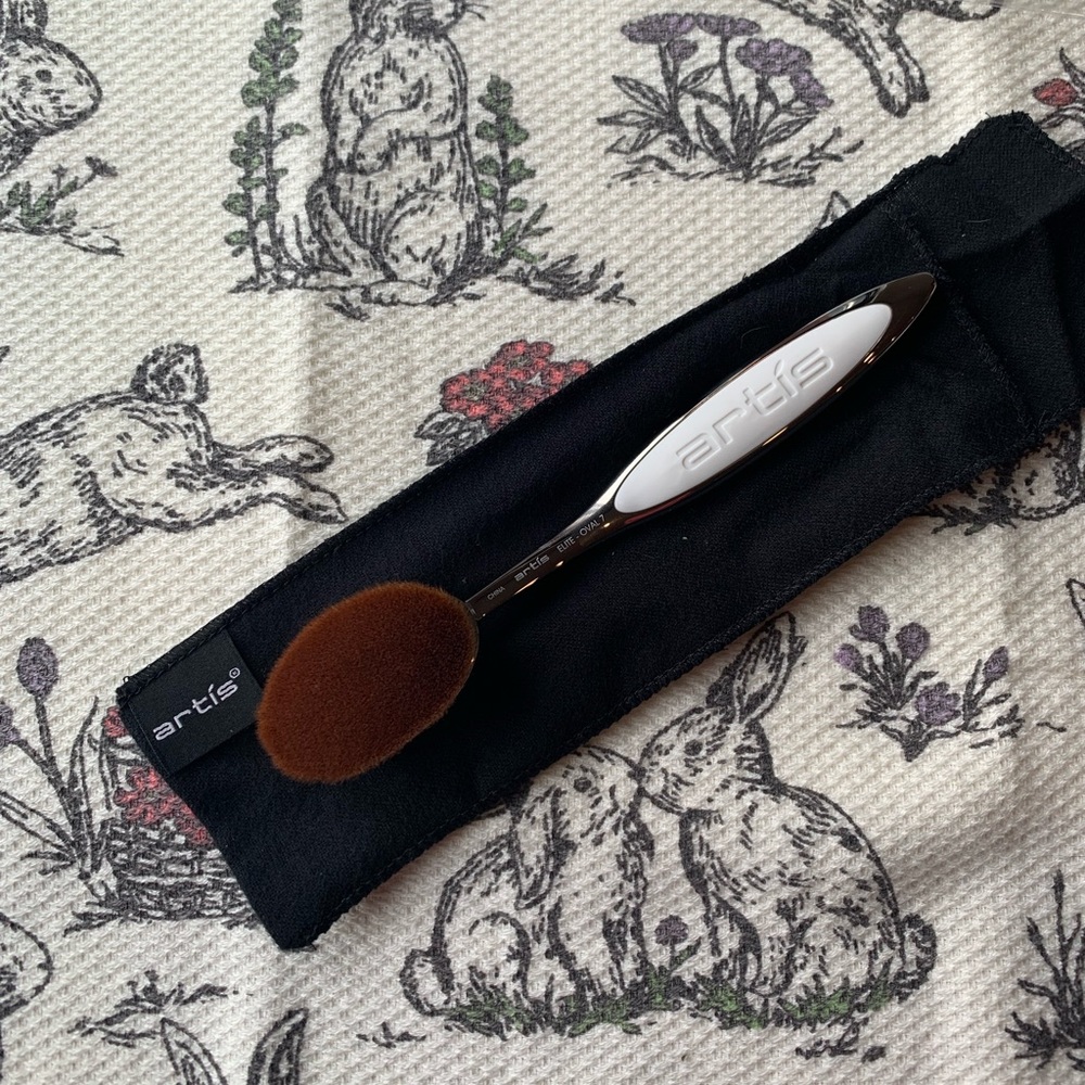 New Artis Elite Mirror Oval 7 Brush